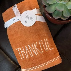 NWT Rae Dunn Towels set of 2